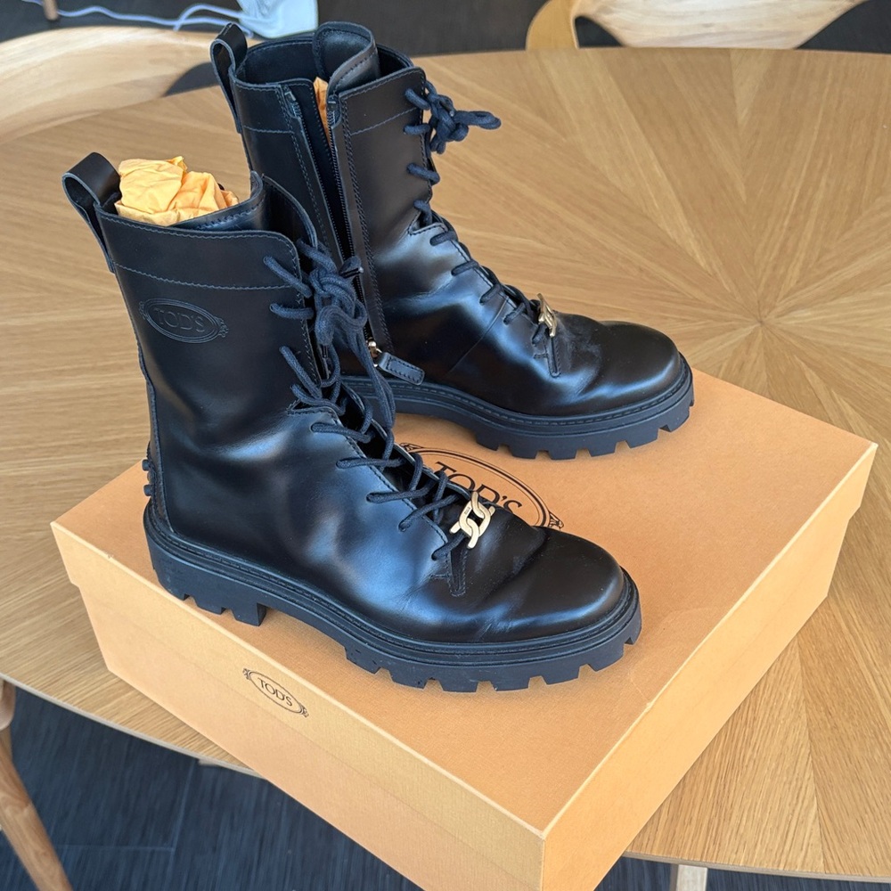 Tod’s Black Leather Lace-Up Gomma Combat Boots